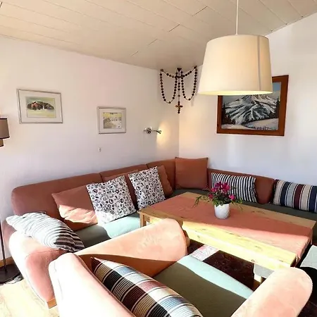 Haus Borzner شقة